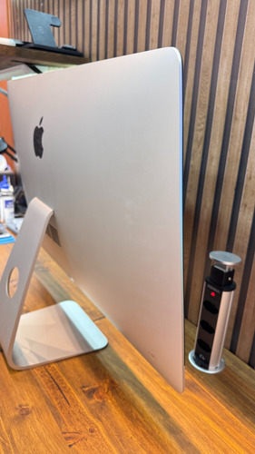 Imac Retina 27 Polegadas 5k 3.5g Mem 36g Ssd 2 Teras Gpu Amd Prateado (Usado)