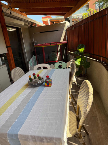 Casa En Condominio De 3 Dormitorio Y 3 Baños Más Servicio.