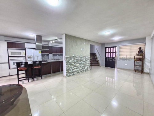 Casa Townhouse A Estrenar En Venta En Cojunto Privado Las Carolinas Turmero Vigilancia Pozo Estef 25-795