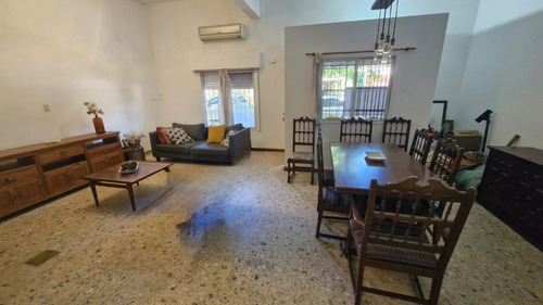 Muy Buena Casa Ph 3 Dormitorios 2 Baños, Garaje, Patio Y Terraza