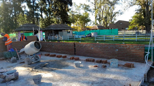 Cómoda Casa Estilo Campo, De Tres Dormitorios Y Dos Baños (modelo Yalu) - A Construir En Ladrillos Y Hormigón - No Son Prefabricadas