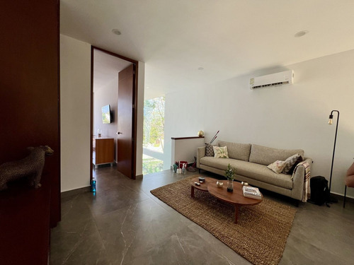 Casa En Venta En Mérida. Priv. Parque Natura En Esquina Y Alberca, Con Paneles