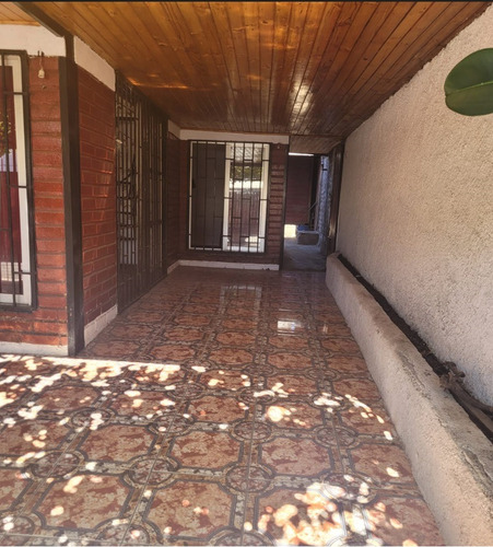 Casa En Venta En Cerrilos 4 Dormitorios 2 Baños 1 Estacion.