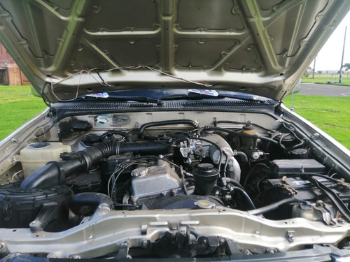Toyota Hilux 2.4 Cc 4x4