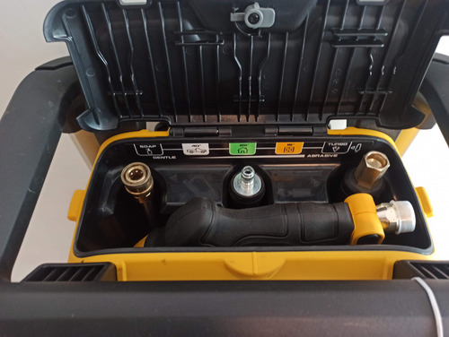 Hidrolavadora Dewalt De 2600 Psi Con Espumadora Amarillo (Usado)