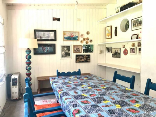 Imagen 12 de 17 de Artigas Esquina Miralla. Muy Linda Casa Con Gran Jardín Con Pileta!