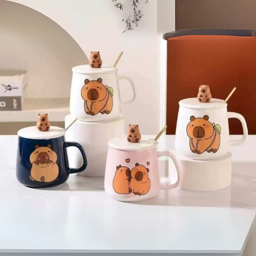 Taza D Cerámica Carpincho Capibara Incluye Cucharita Y Tapa Azul Enamorados