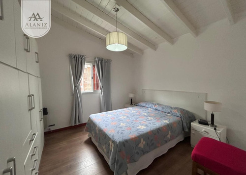 Chalet En Venta, Impecable Con Pileta, En Merlo, S. L.