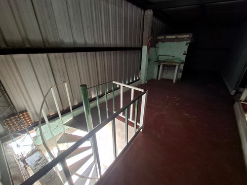 Deposito En Ochava, En 2 Plantas, C/entrada De Auto