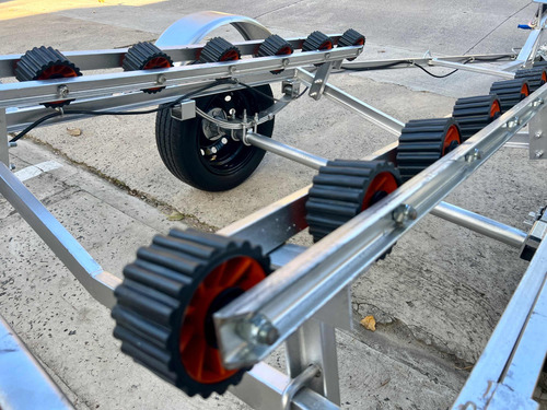 Imagen 8 de 24 de Trailer Moto De Agua