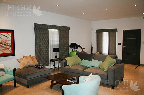 Casa En Venta 2 Amb En Parque Leloir