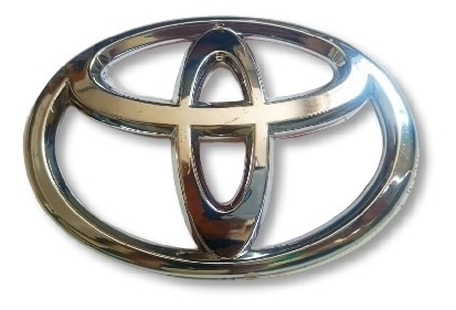 Emblema De Parrilla Toyota Land Cruiser Pick Up 2018