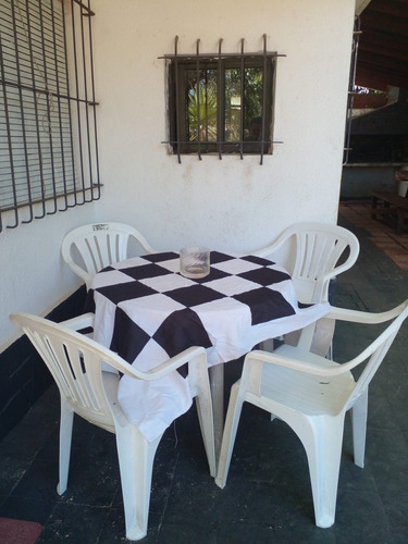 Imagen 11 de 12 de Casa De 2 Dormitorios Arbolada Y Perimetrada Al Sur De Parque Del Plata Bajada 1 (7 Cuadras De La Playa) Con Wifi Y Cable. Pet Frendly
