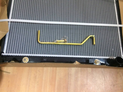 Imagen 3 de 4 de Radiador Chevrolet Luv Dmax L4 2.4 3.0 3.3 4x2 Automatico