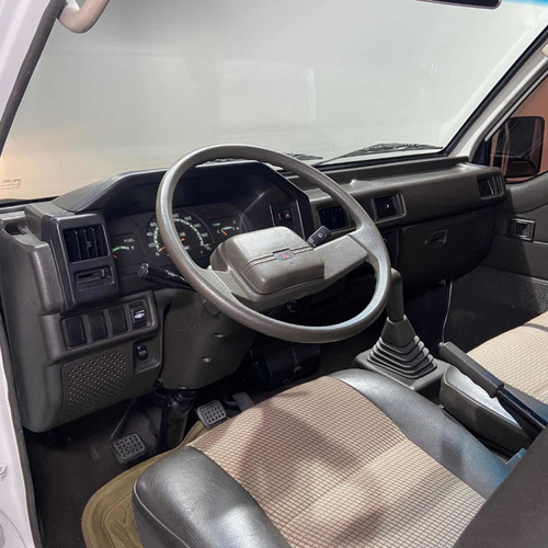 Imagen 7 de 13 de Mitsubishi Panel L300