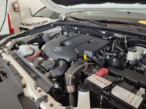 Imagen 6 de 18 de Toyota Hilux Srv 2.8 4x4 Mt