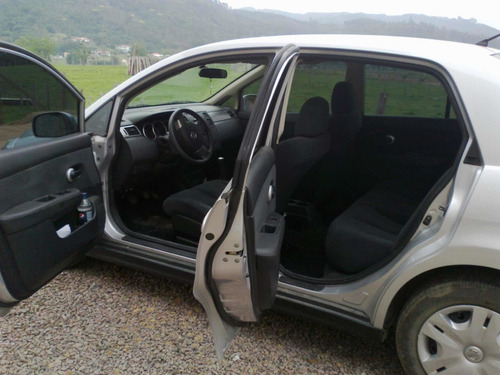Nissan Tiida Sedan 1.8 Flex 4p 2012