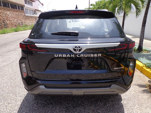 Toyota Urban Cruiser Neo Driver 2025