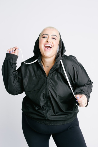 Imagem 5 de 8 de Jaqueta Corta Vento Sabiha Plus Size Preto Wonder Size