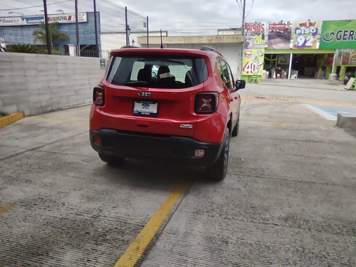 Imagen 3 de 8 de Jeep Renegade Latitude 2019 Colorado Red