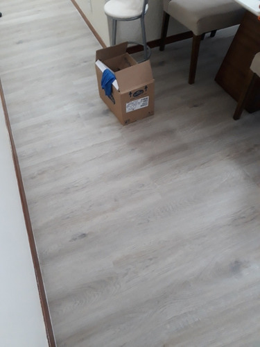 Imagem 2 de 4 de Instalação E Manutenção De Pisos Vinilico