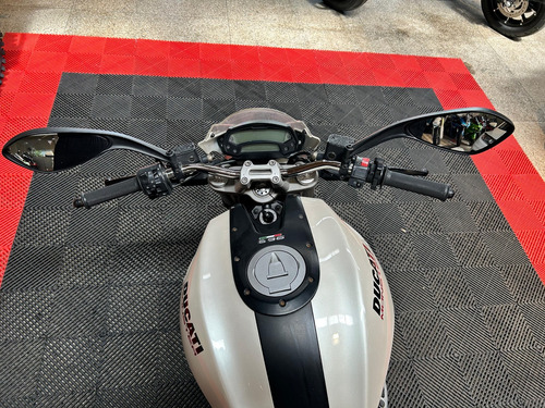 Ducati Monster 696 Año 2009 - Hilton Motors Co.