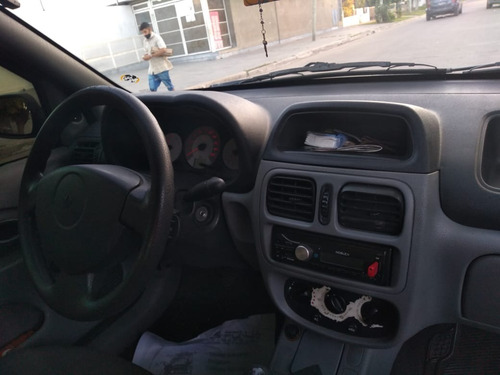 Renault Clio 1.2 5 Puertas. Año 2009 Base.