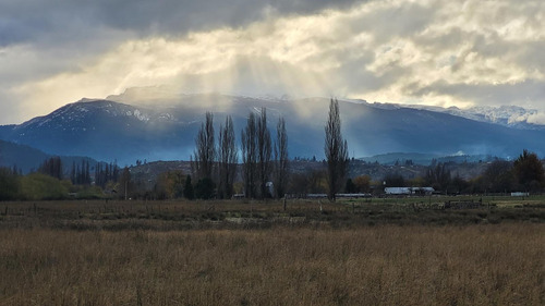Chacra De 10 Hectáreas Con Arroyo Permanente Y Cabaña A Restaurar. El Hoyo Chubut.