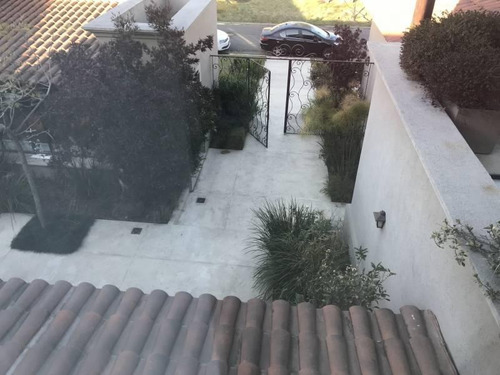 Imagen 26 de 30 de Nordelta | El Golf - Exclusiva Casa En Venta Impecable Vista Al Lago.
