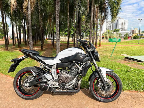 Imagem 3 de 11 de Yamaha Mt-07 2016