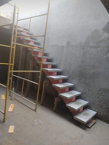 Imagem 1 de 8 de Escadas Pré Moldadas