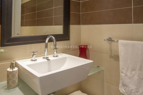 Apartamento En Venta De 3 Dormitorios En Torre Imperiale, Punta Del Este.