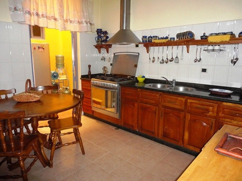 Imagen 8 de 19 de Víctor Castro Alquila Casa Urb. Altos Del Country, Guataparo, Valencia, Edo. Carabobo