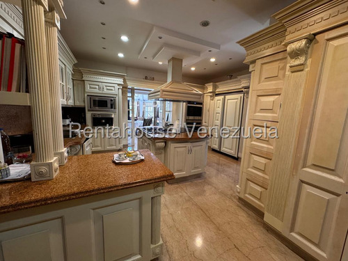Casa En Venta Urb. Club De Cpo La Lgta, Caracas. 25-18430 Yf