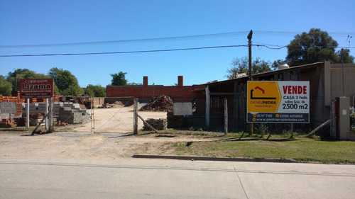Casa Con Corralon En Lote De 50x50