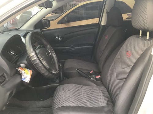 Nissan Versa Advance 2015