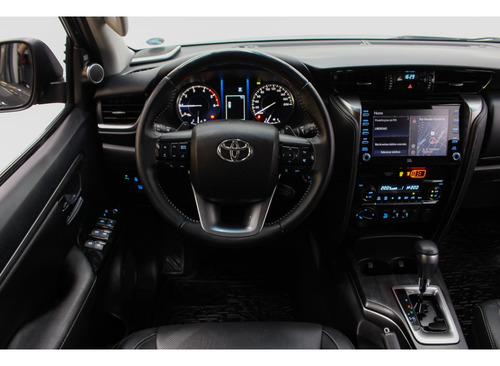 Toyota Hilux SW4 2.8 D-4D TURBO DIESEL SRX 7L 4X4 AUTOMÁTICO