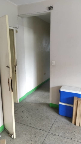 Apartamento Con Local Comercial