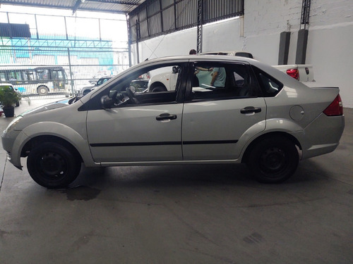 Imagem 2 de 8 de Ford Fiesta 1.6 Sedan 2005 Financio Sem Entrada