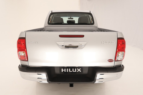 Imagen 18 de 25 de Toyota Hilux 4x4 Dc Sr 2.8 Tdi 6at J.r