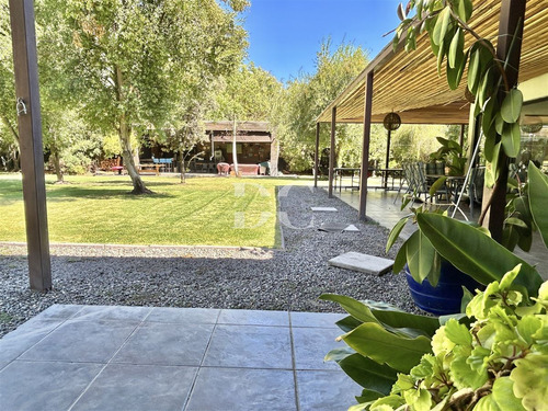 Casa En Venta De 3dorm En Suite Chicureo Poniente Colina