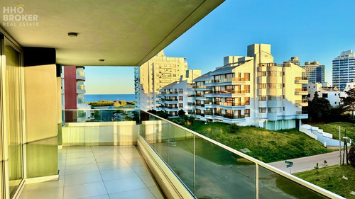 Apartamento En Venta. 2 Dormitorios. Playa Brava. Torre Esmeralda.