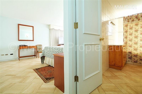 Departamento En Venta De 2 Dorm. En Las Condes