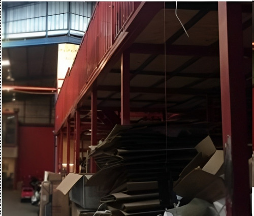 Céntrica Y Amplia Bodega, A Cuadras De La Plaza De Maipú