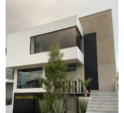 Casa Estilo Moderno En El Mejor Fraccionamiento De Toluca