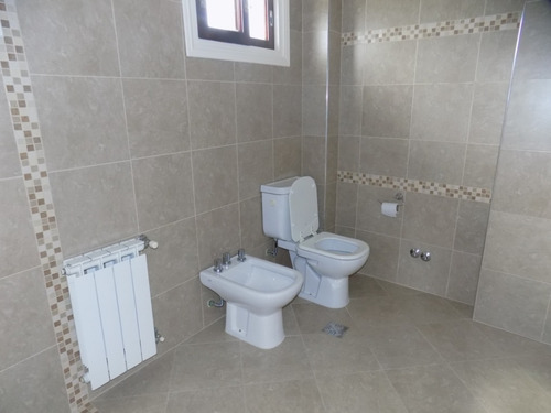 Chalet De 5 Ambientes, Galpon De 12x20 Mts, Bascula P/70 Toneladas Y Oficina
