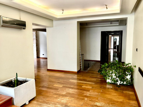 Excelente Casa Comercial Nueva Costanera - Vitacura, 4 Dorm