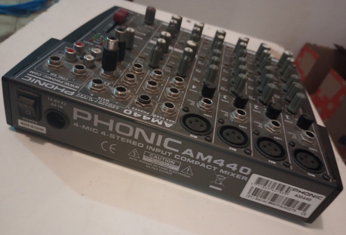 Mixer Phonic Am440 4 Canales Mono Mas 4 Canales Stereo. (Usado)