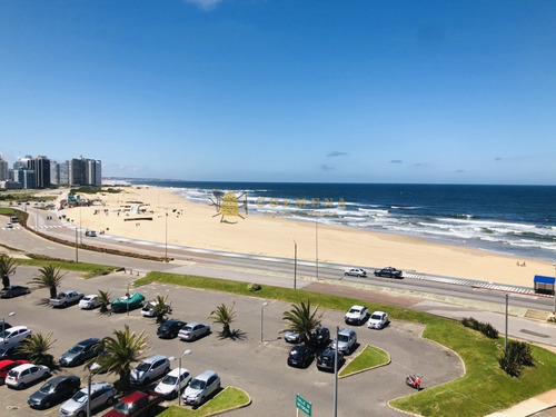 Apartamento En Alquiler En La Peninsula, De 2 Dormitorios, 2 Baños, Cocina Integrada, Living-comedor.- Ref: 2273