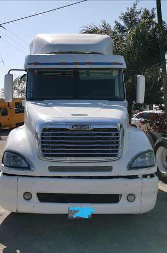 Imagen 2 de 5 de Tracto Freightliner Columbia